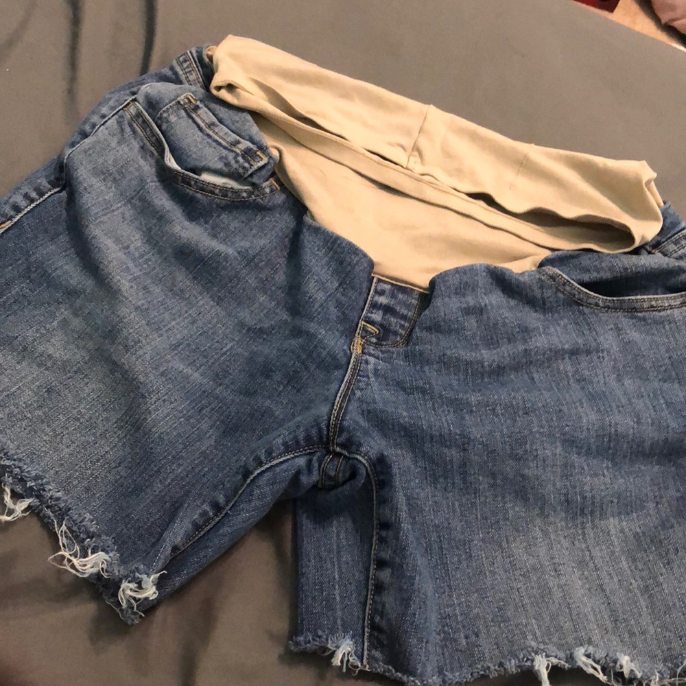 Old navy maternity shorts